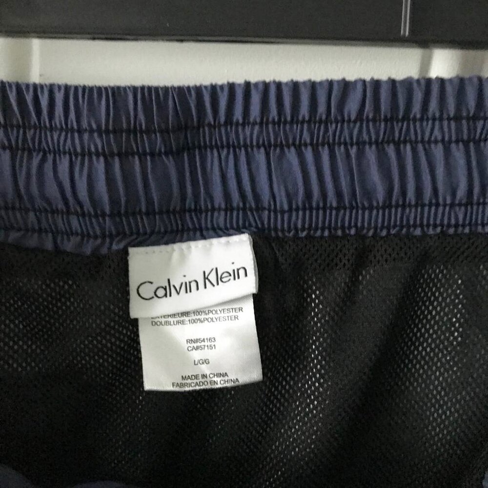 Calvin Klein Short - Picture 3 of 3